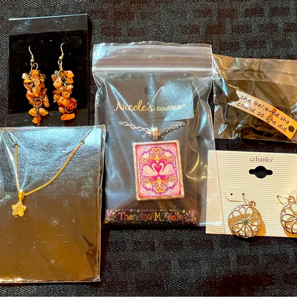 Jewelry Bundle NWT 2 Necklaces, 2 Earrings, 1 Bracelet